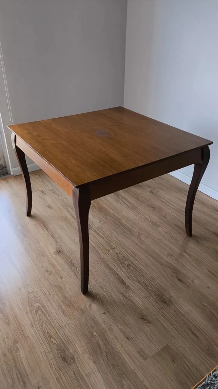 Vendo mesa de madeira com 4 cadeiras  - Foto 2