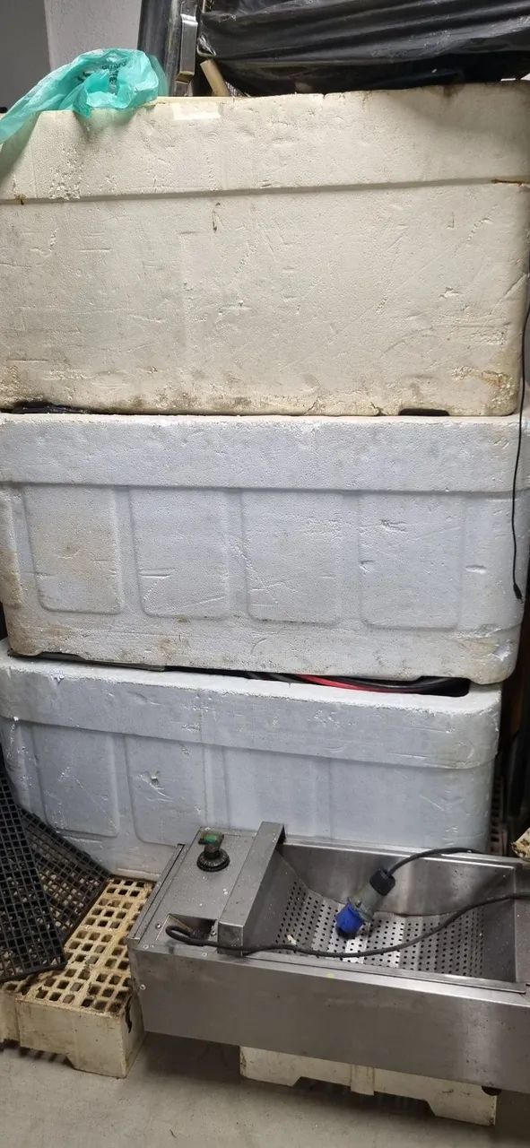 Isopor de 170 litros usado