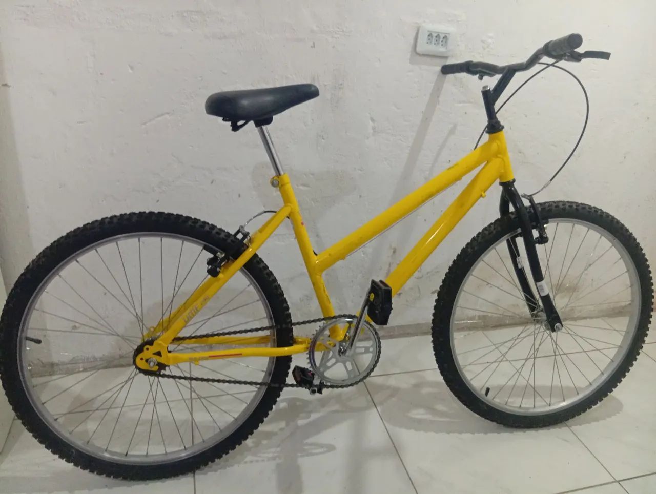 Bicicleta Amarela Aro 26 - seminova