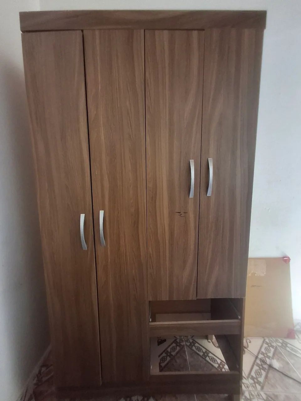 VENDO ARMÁRIO E GUARDA-ROUPAS - Foto 4