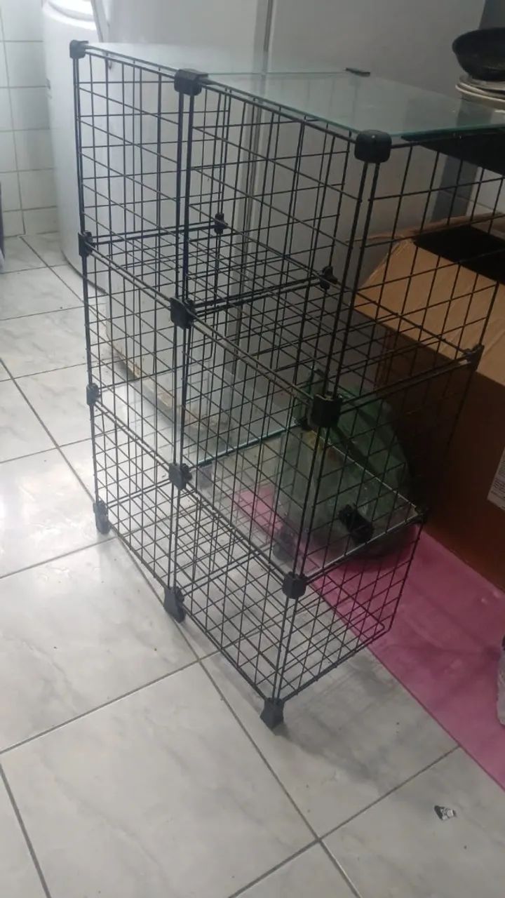 Vende se estante de arame 