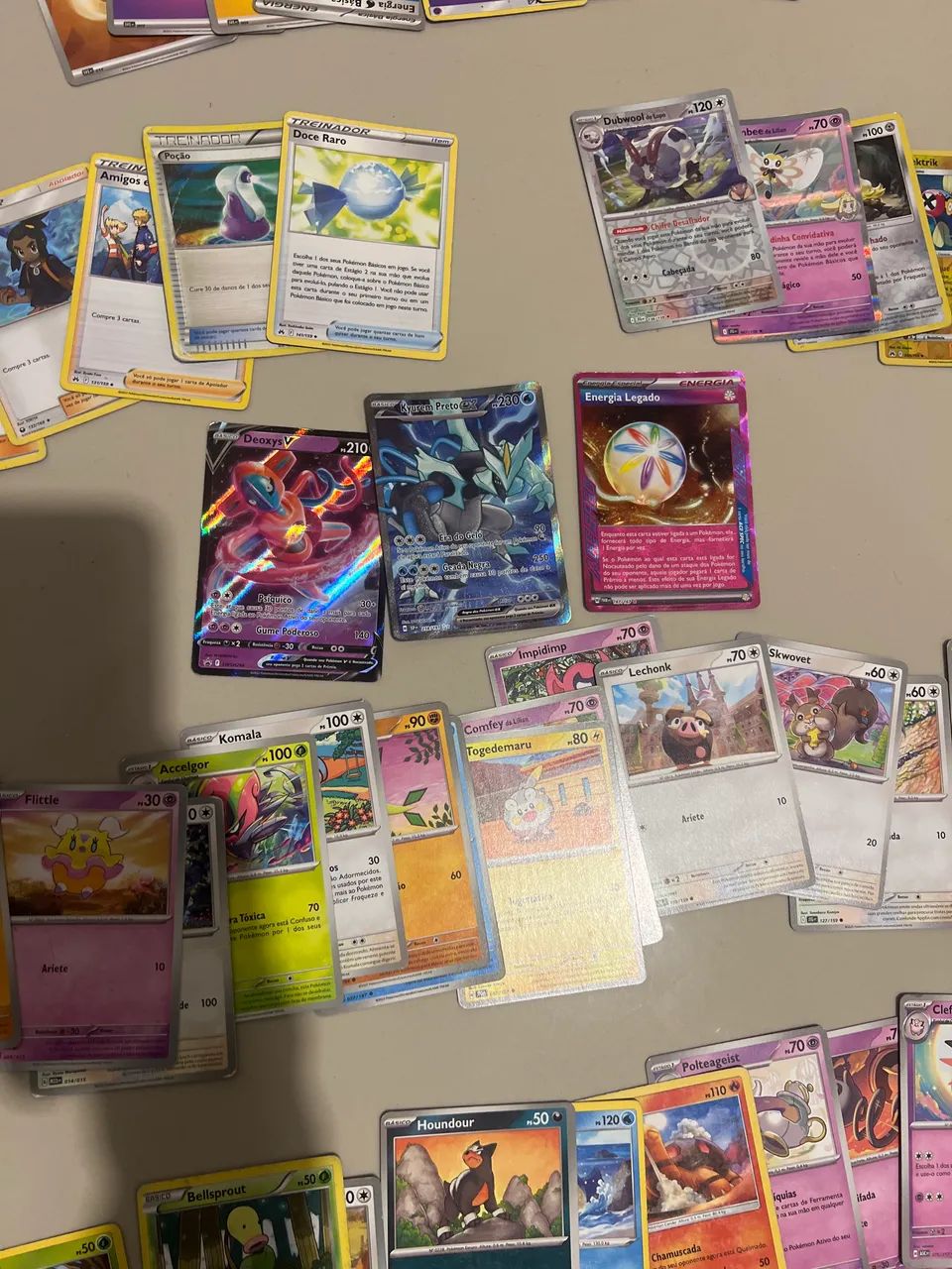 83 cartas Pokémon e 3 raras - Foto 2