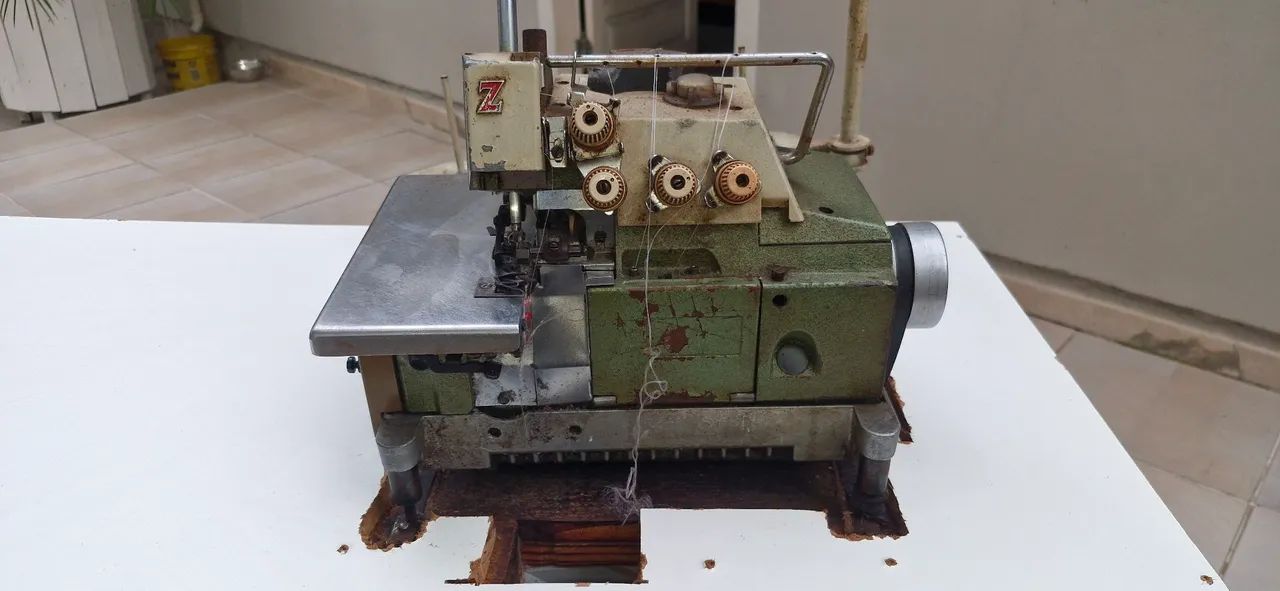 Maquina de costura overlock 