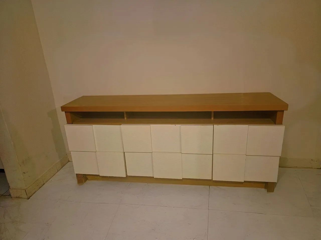 Rack / buffet grande para sala - branco e amadeirado
