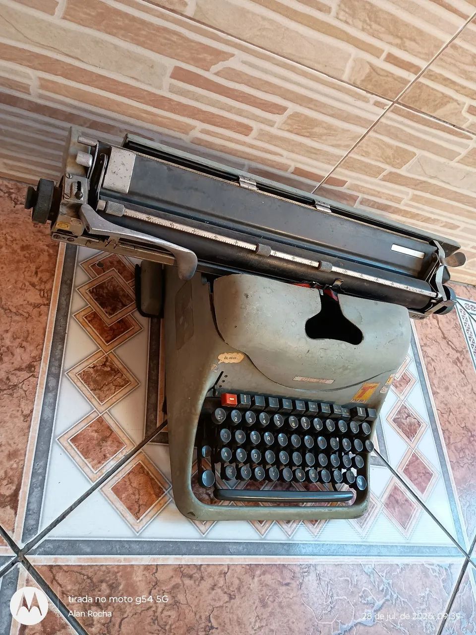 Máquina de escrever antiga  - Foto 4