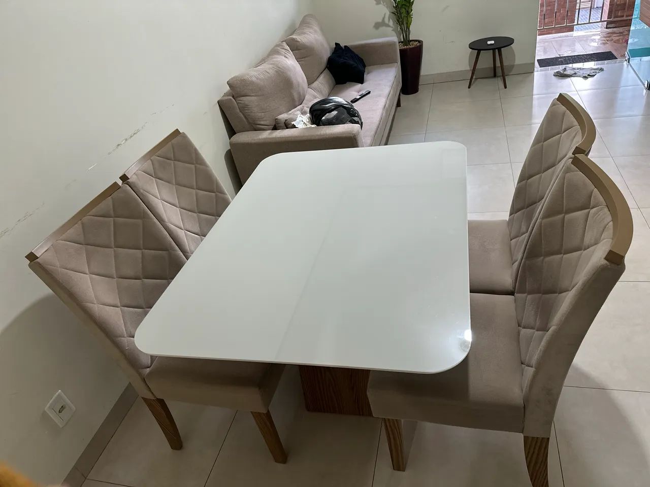 Mesa com 4 cadeiras 