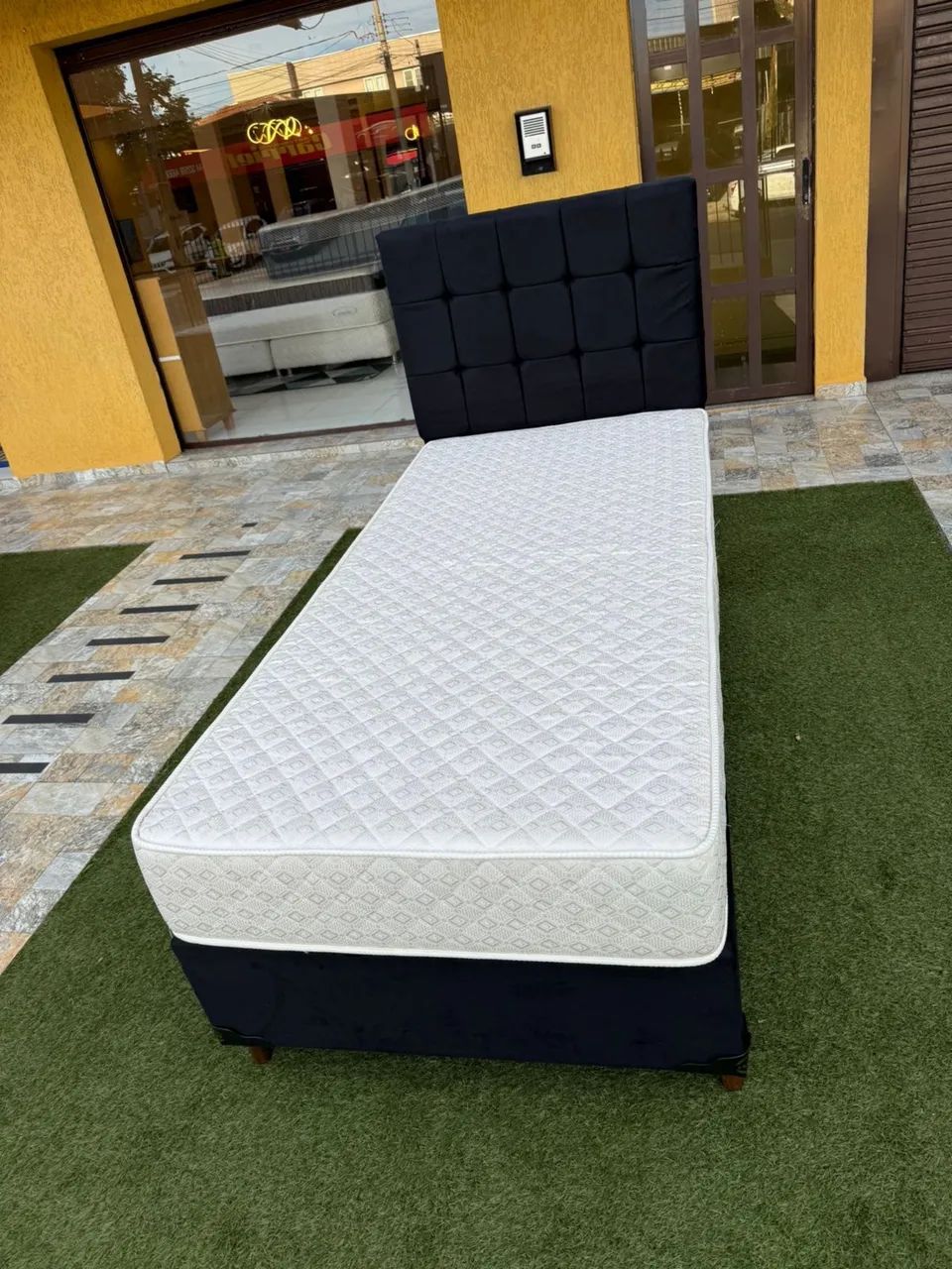 Cama de Solteiro com colchão Solteiro D33 seminovo 