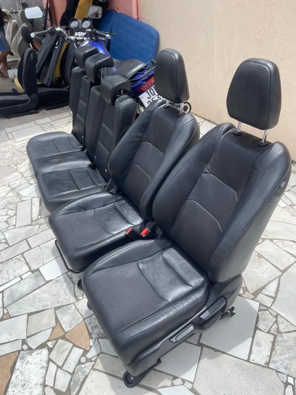 Bancos do HRV em couro 