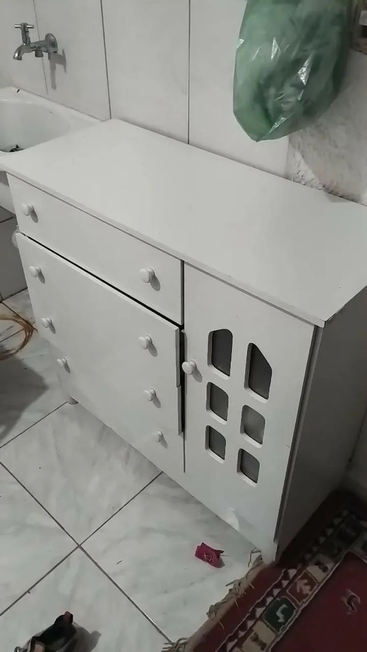 Vendo armário para roupas e tênis 