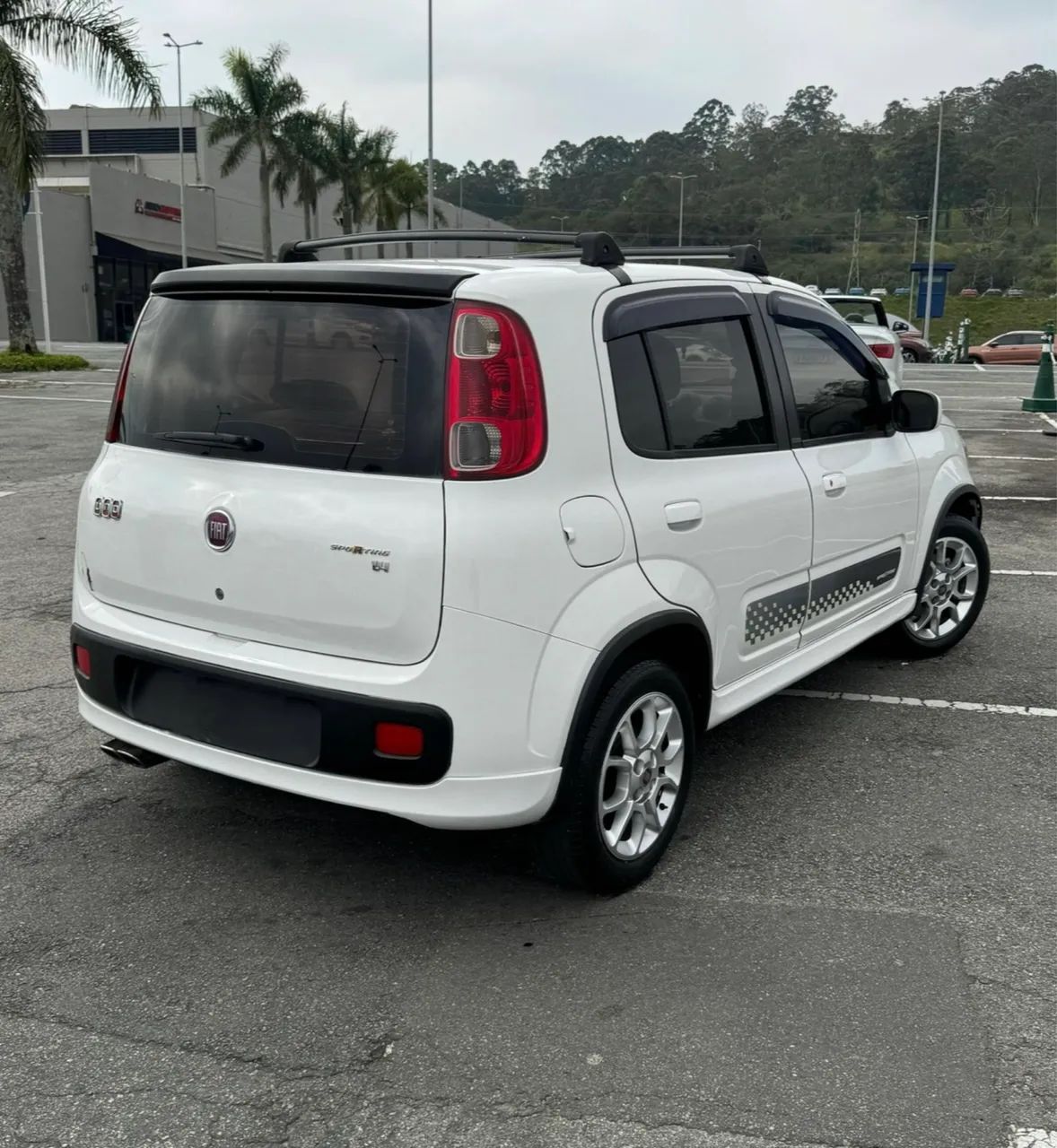 Fiat Uno Sporting 1.4 EVO Fire Flex 8V 4P 2014 - Foto 4