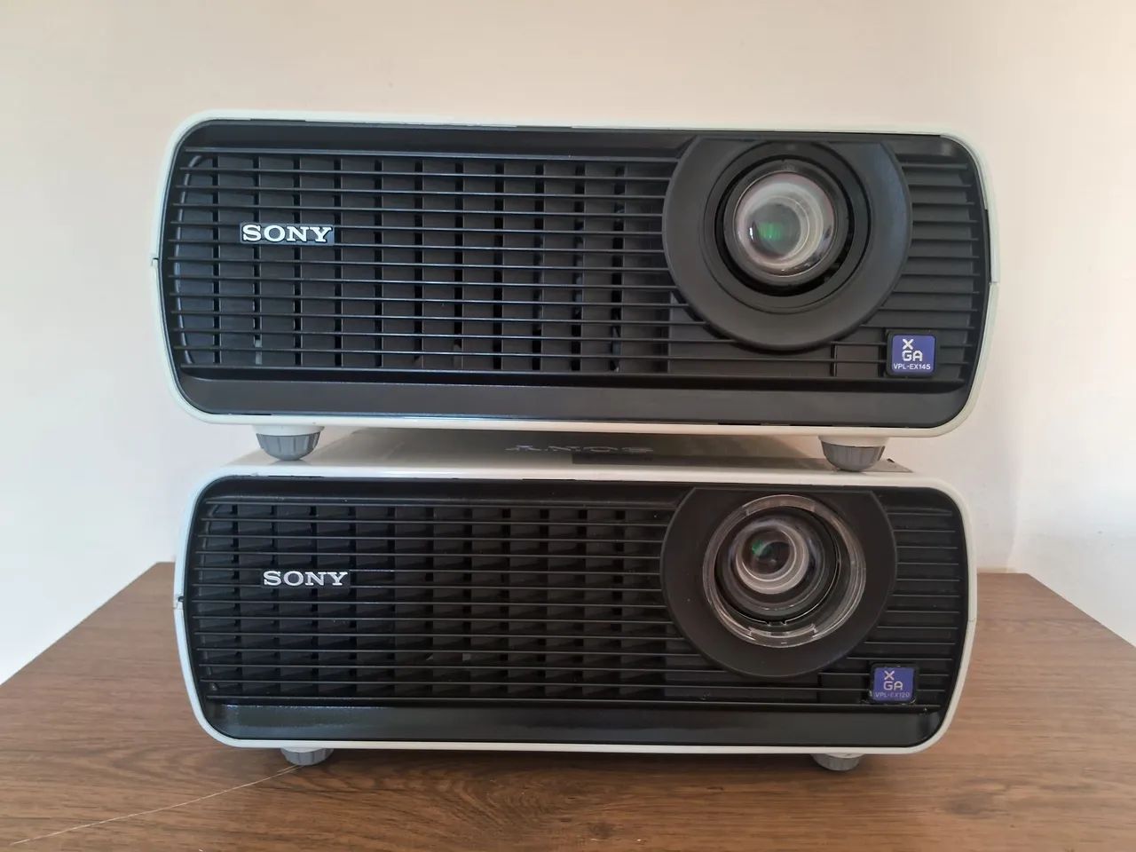 2 projetores Sony (ex120/ex145) COM DEFEITO 