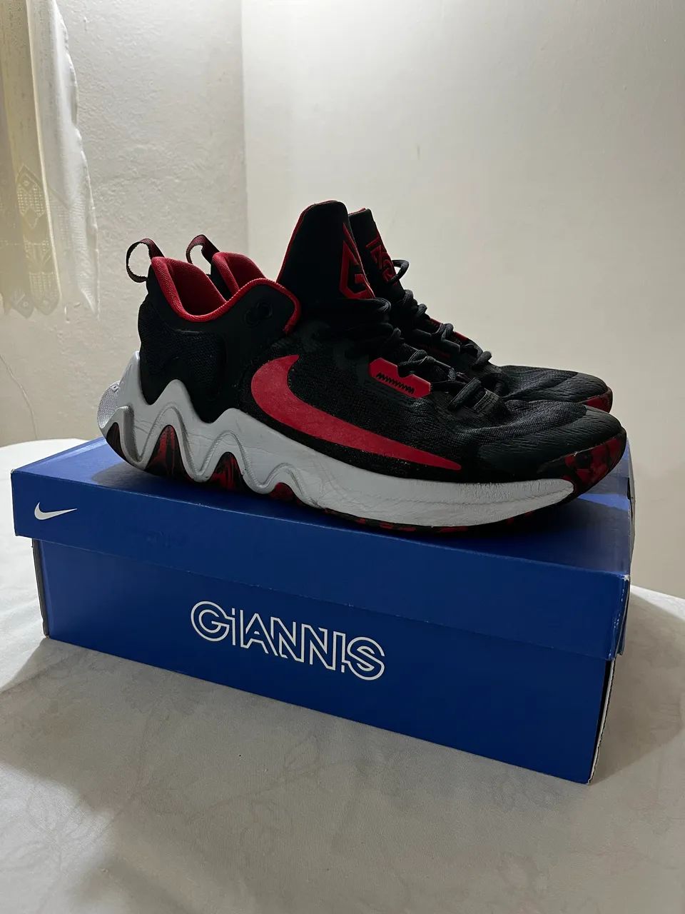 Nike Giannis Immortality 2 Black / Wolf Grey / University Red - Foto 3
