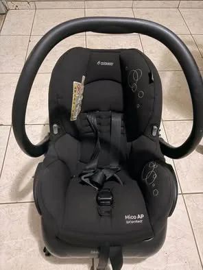 Bebê conforto e carrinho de bebê 