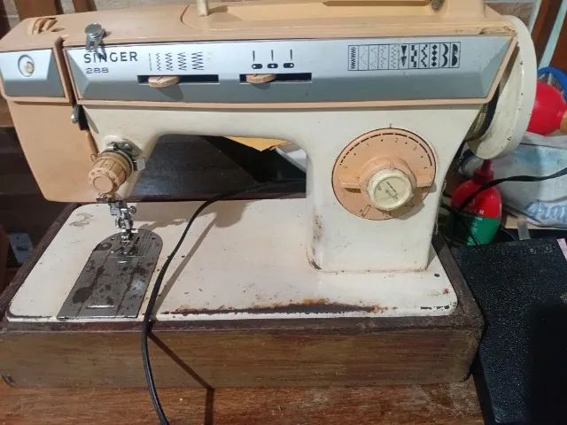 Máquina de costura singer 288 antiga e boa. - Foto 4