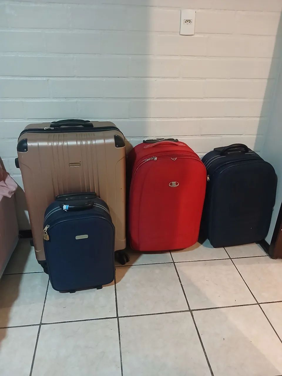 Mala vendo separadamente gigante grande média e pequena