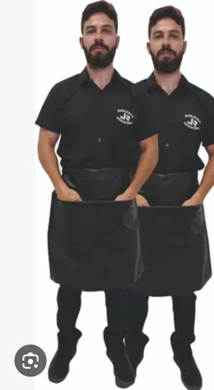 Churrasqueiro e garçom profissional 