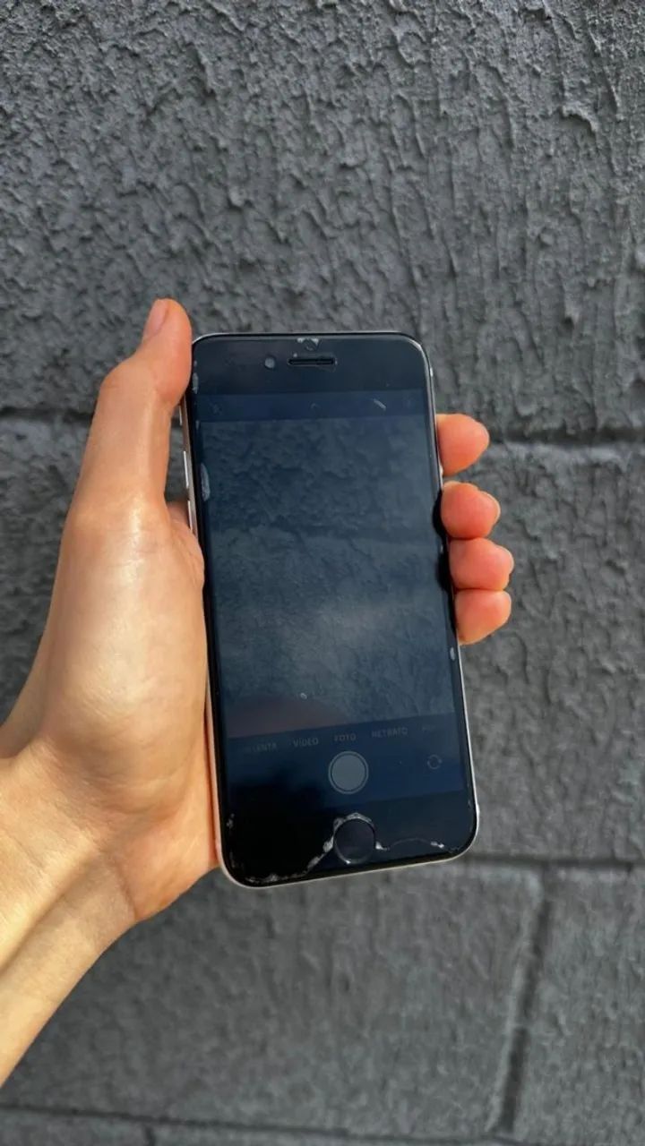 Celular IPhone SE 64gb 11
