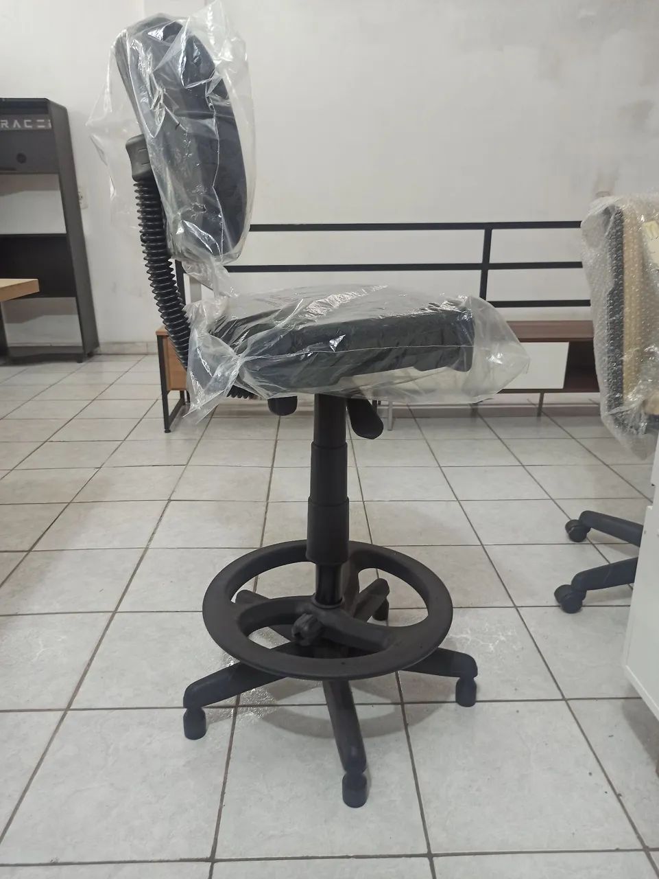 Cadeira caixa alta  - Foto 4