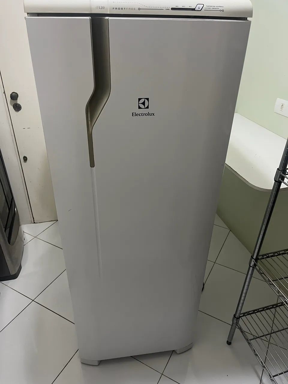 Geladeira Electrolux Frost Free 322L Painel Blue Touch Uma Porta Branca (RFE39) - 127V - Foto 3