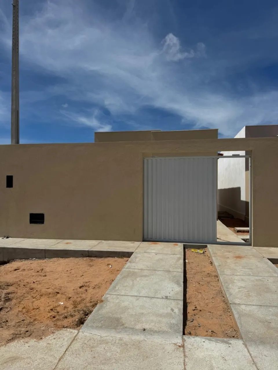 Vendo Casa no Planalto com 02 quartos