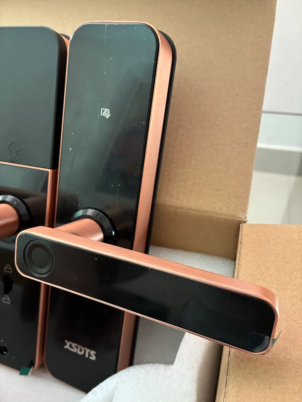 Fechadura Digital Inteligente Wi-Fi - Preta com Bronze Escovado - Nova - Foto 4