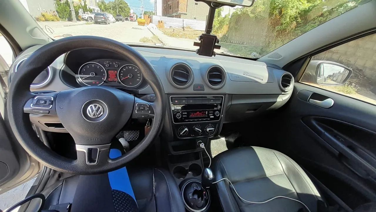 Volkswagen Voyage 2014