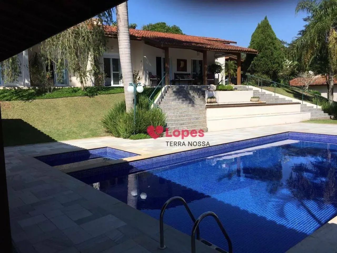 Linda casa em condomínio