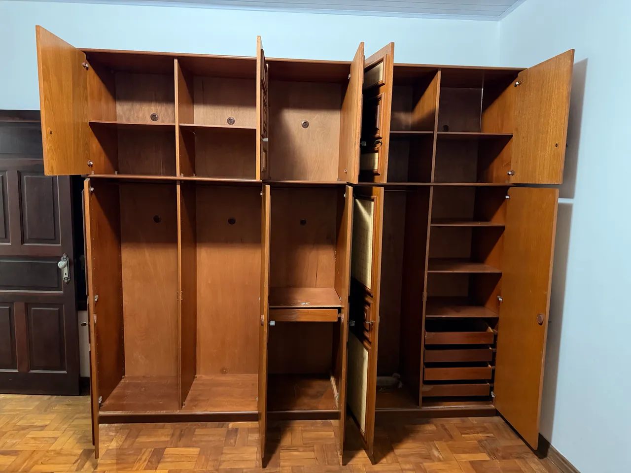 GUARDA ROUPA ANTIGO EM MADEIRA  - Foto 2