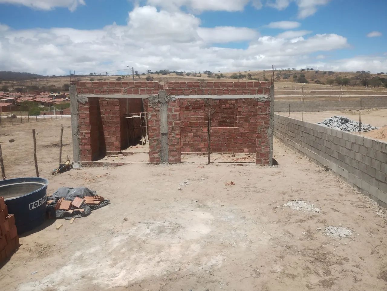 Terreno com casa em ponto de laje * - Foto 2