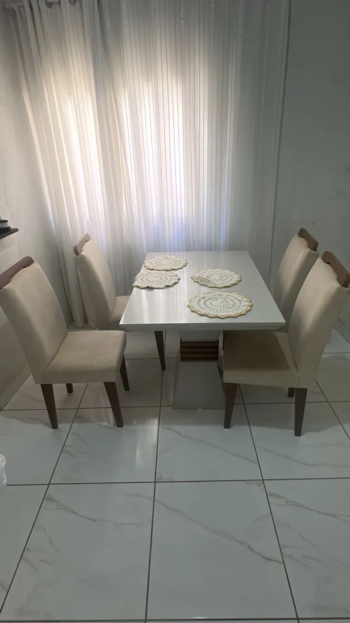 Mesa de jantar 4 cadeiras e armário parede  - Foto 3