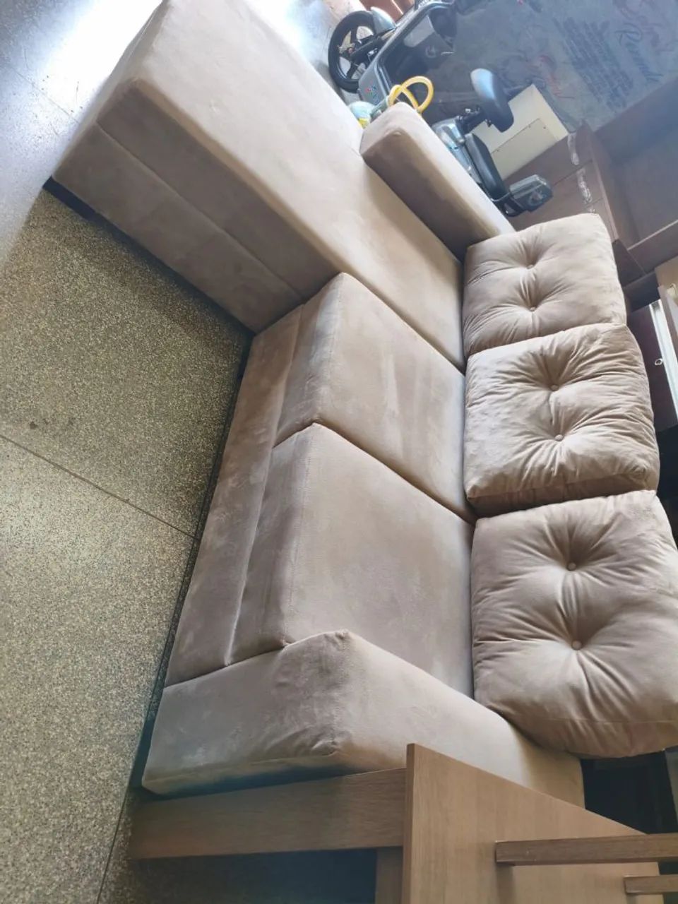 Sofá de 3 lugares com cheise bem conservado entrego aproveita * - Foto 4