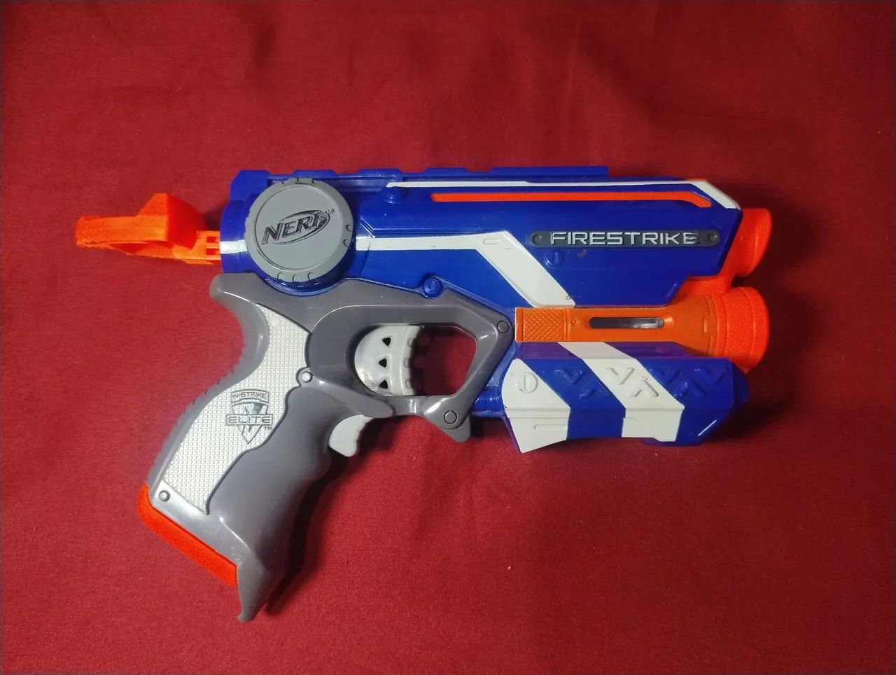 Nerf kit com stratobow,strongarm,firestrike, 18 dardos e kit de joelheira e cotoveleira  - Foto 2