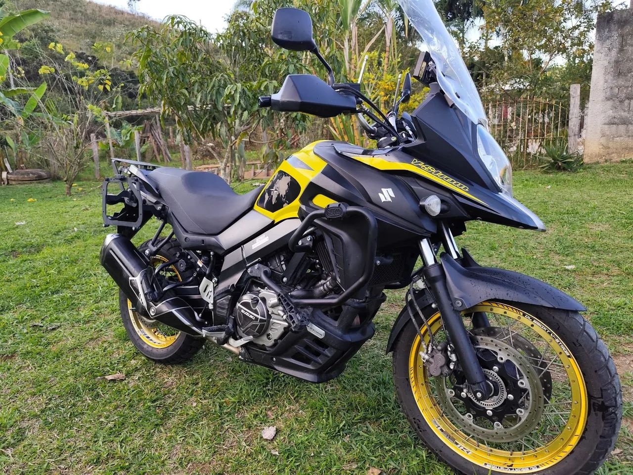 Suzuki Vstron XT 650 