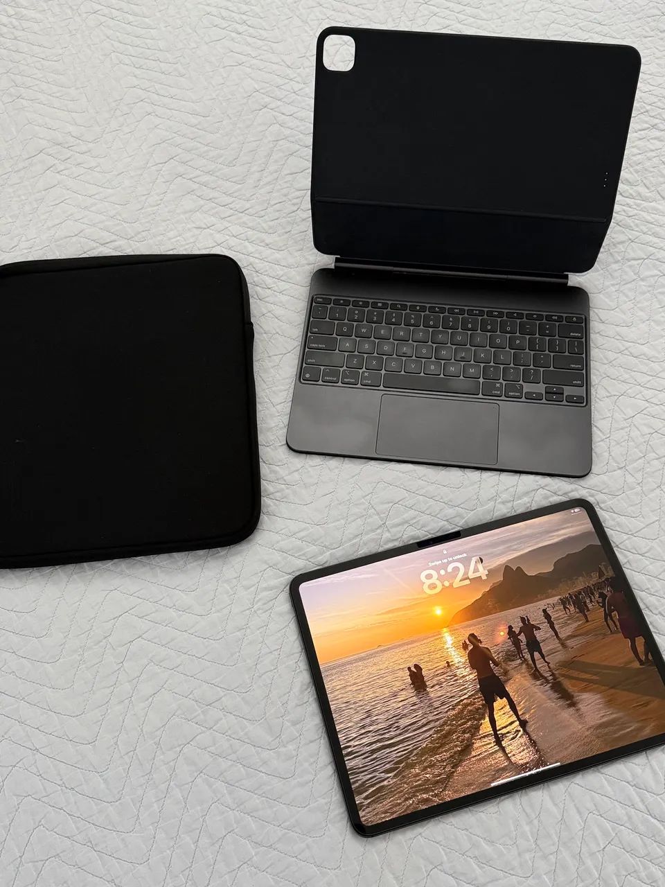 iPad Pro M4 Apple de 13 polegadas com Magic Keyboard em Estado de Novo - Único Dono