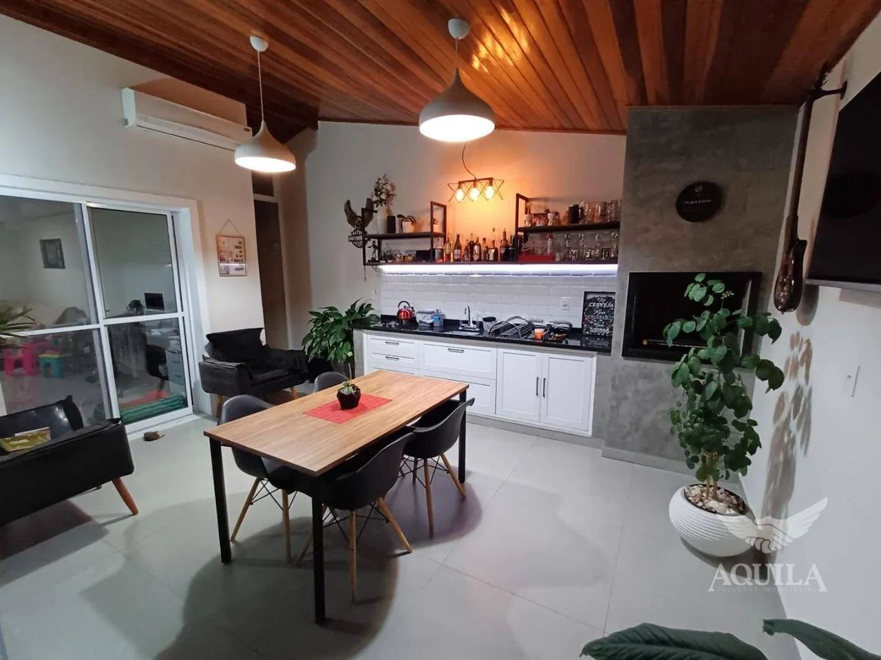 SOBRADO NA ZONA LESTE COM SUÍTE, CLOSET E ÁREA GOURMET