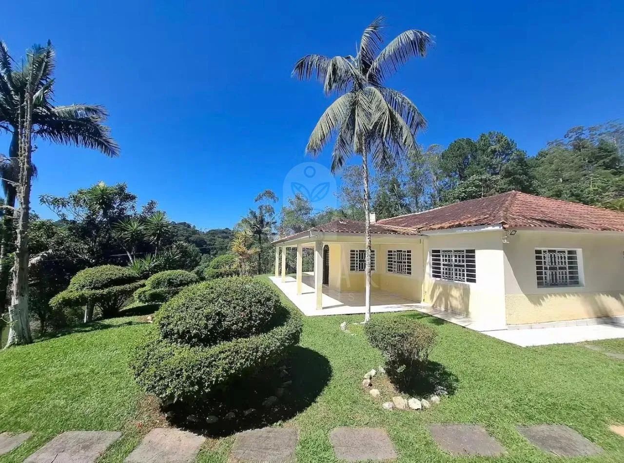 Sítio Completo em Local Reservado e Vista Panorâmica