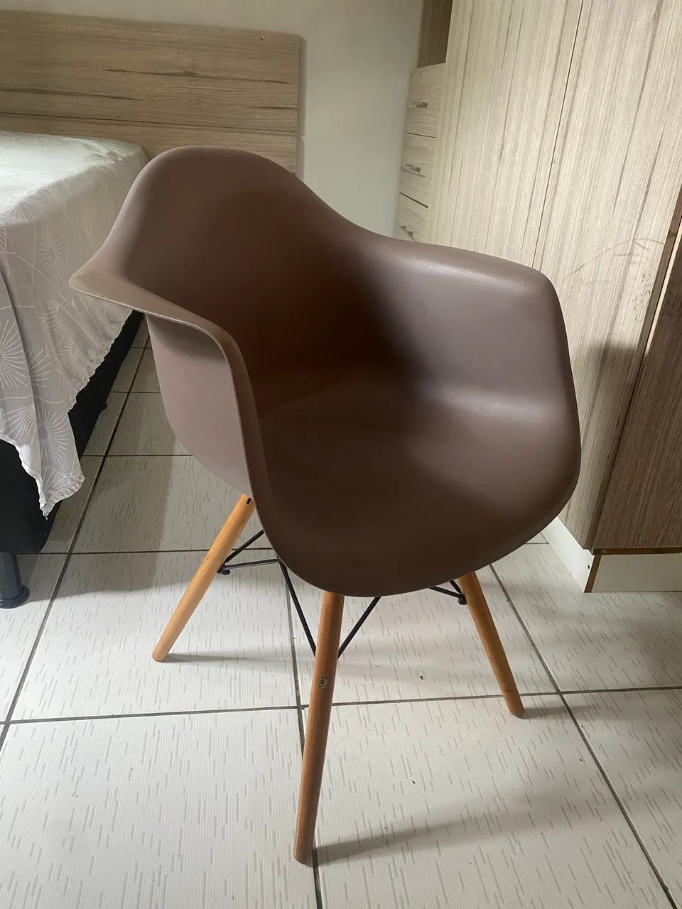 Cadeira e mesinha de vidro  ob: vendo individual também 