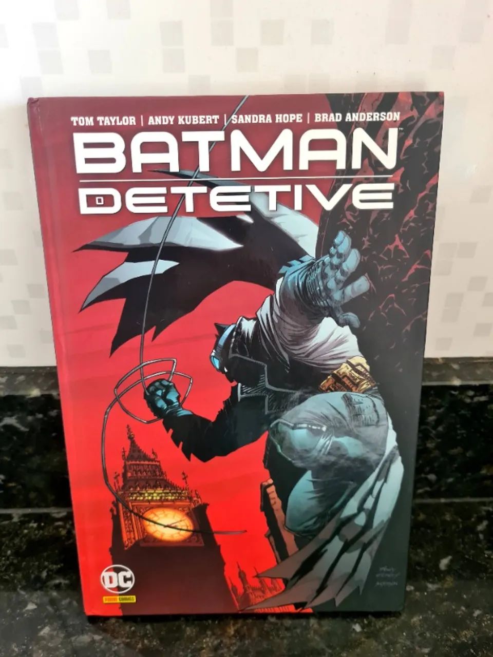 Batman detetive Tom Taylor