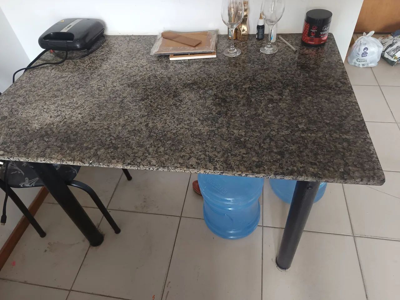 Mesa de mármore com 4 cadeiras  - Foto 2