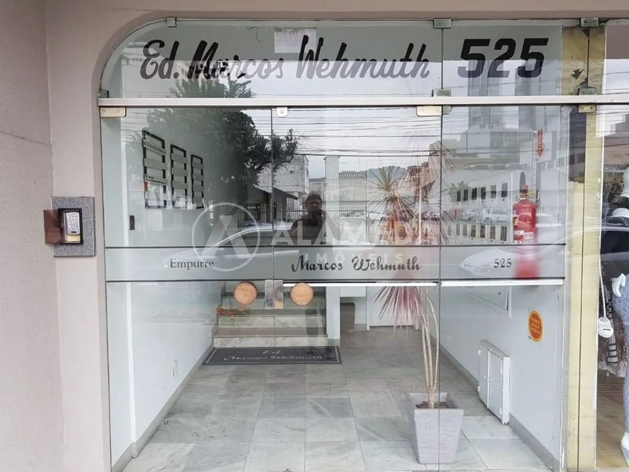 SALA COMERCIAL À VENDA NO BAIRRO CENTRO.