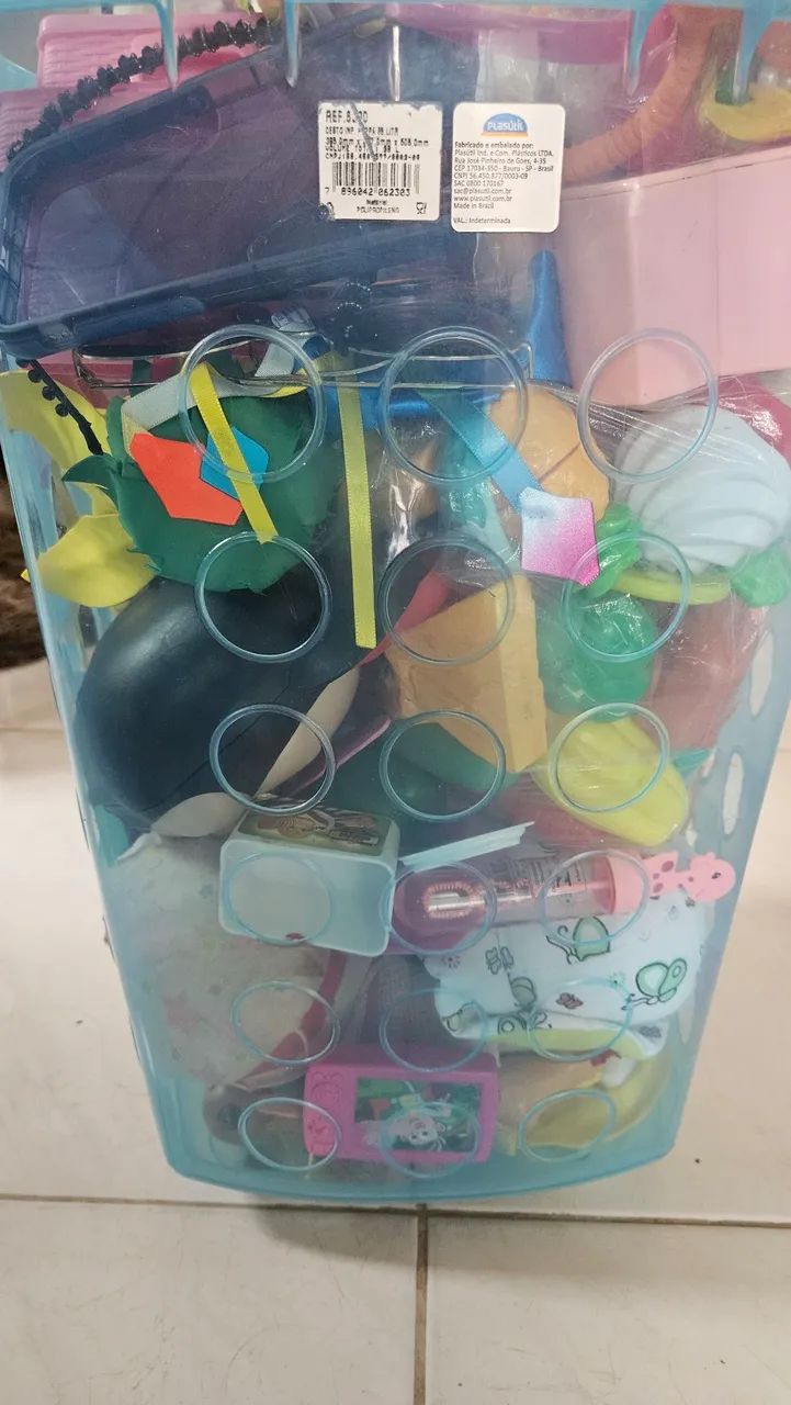 Balde com brinquedos diversos + vestido + moleton - Foto 4