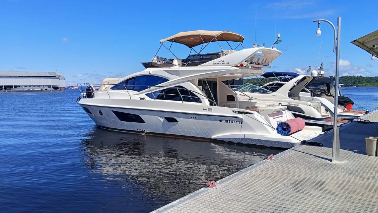 Barco intermarine Lancha de Luxo