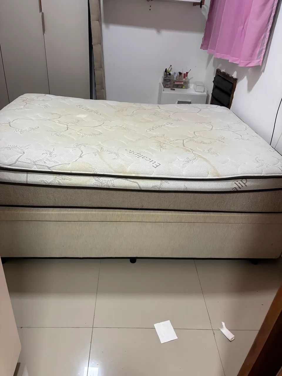 Cama de casal box com baú usada 