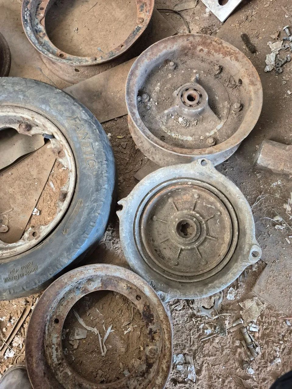 Vendo rodas de lambreta antiga  - Foto 5