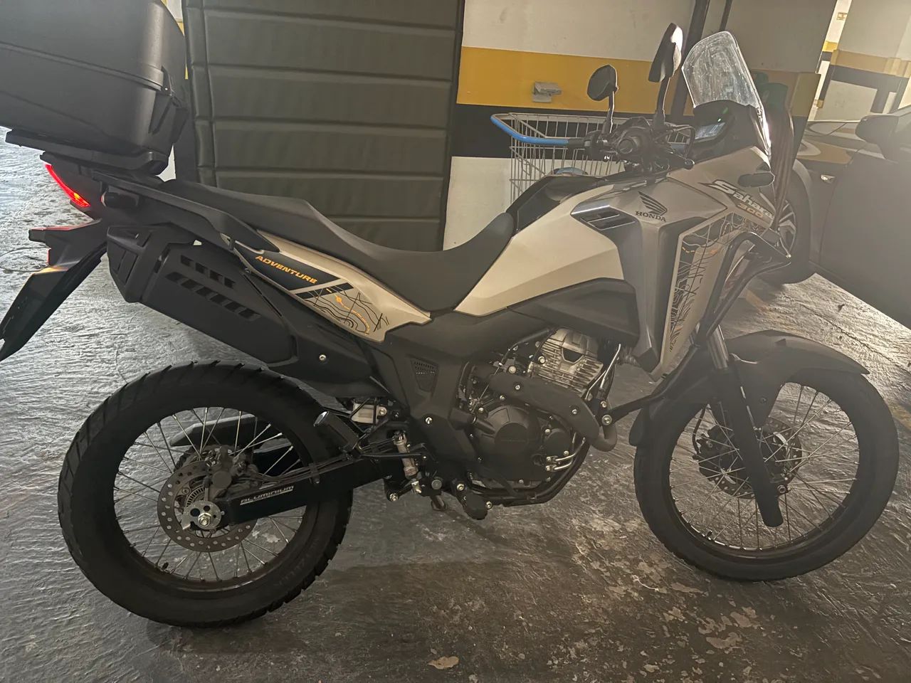 Sahara 300 ADV bege 2025 - Foto 3