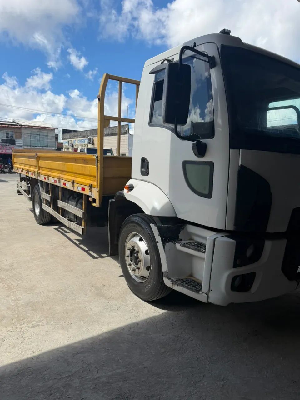 Caminhão Ford Cargo 1317 ano 2012 - Foto 3