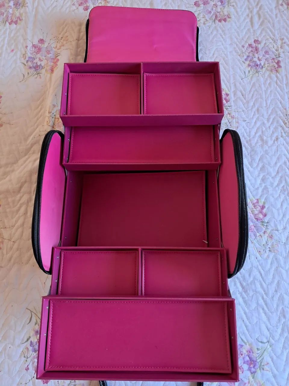 Maleta para Maquiagem AVON - Foto 2