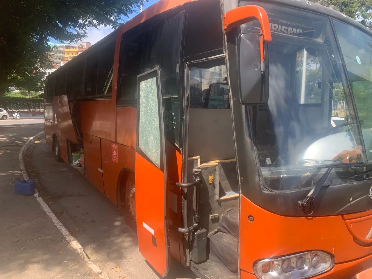Vendo ônibus Irizar 2002 com contrato em Salvador  - Foto 6