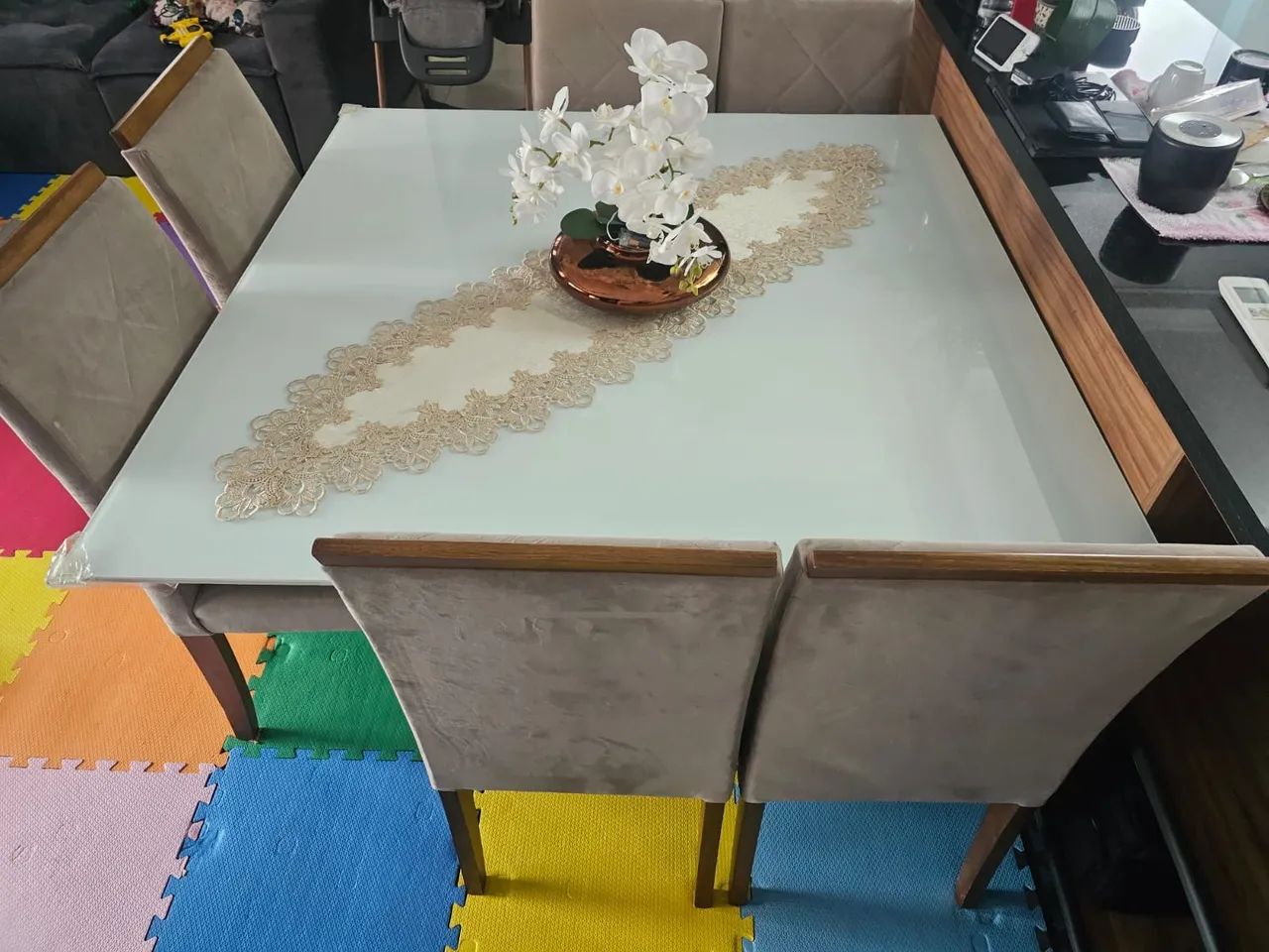Mesa de jantar e 6 cadeiras