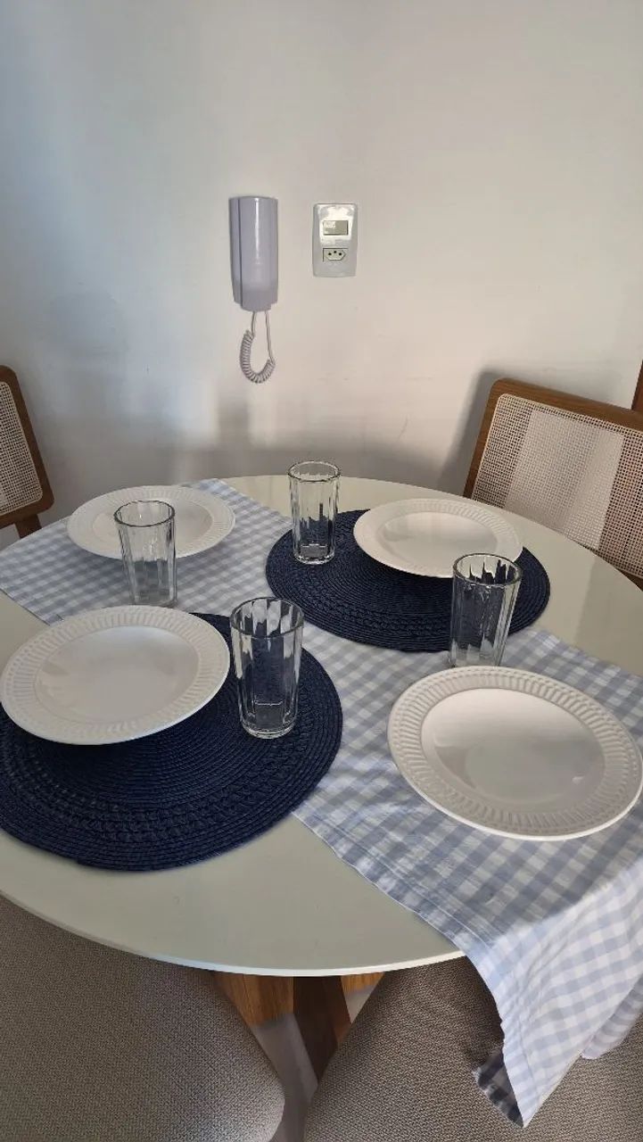 Conjunto mesa e 4 cadeiras 